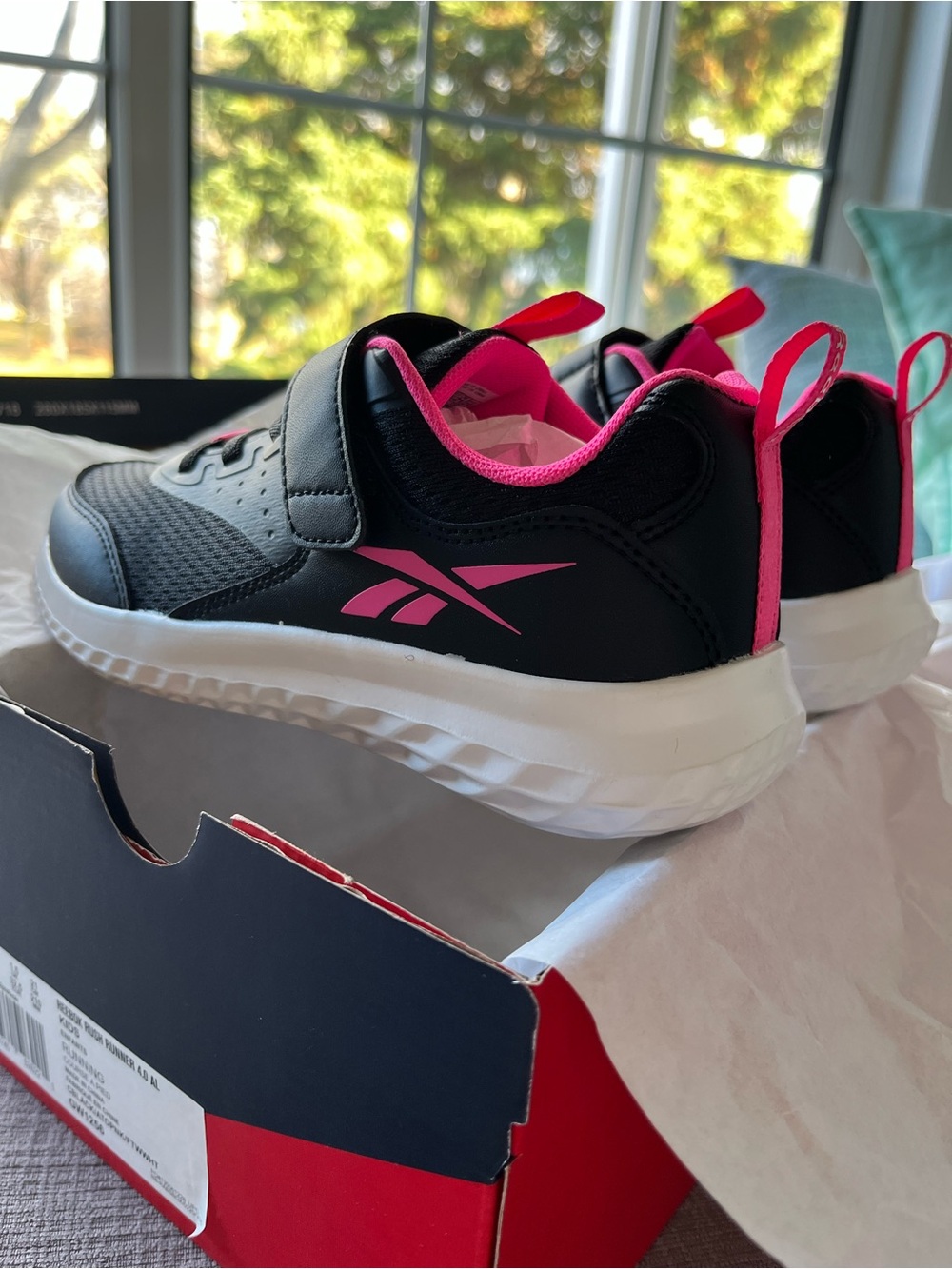 *Brand New* Reebok Rush Runner 4.0 AL Kids Size 2 - black and pink